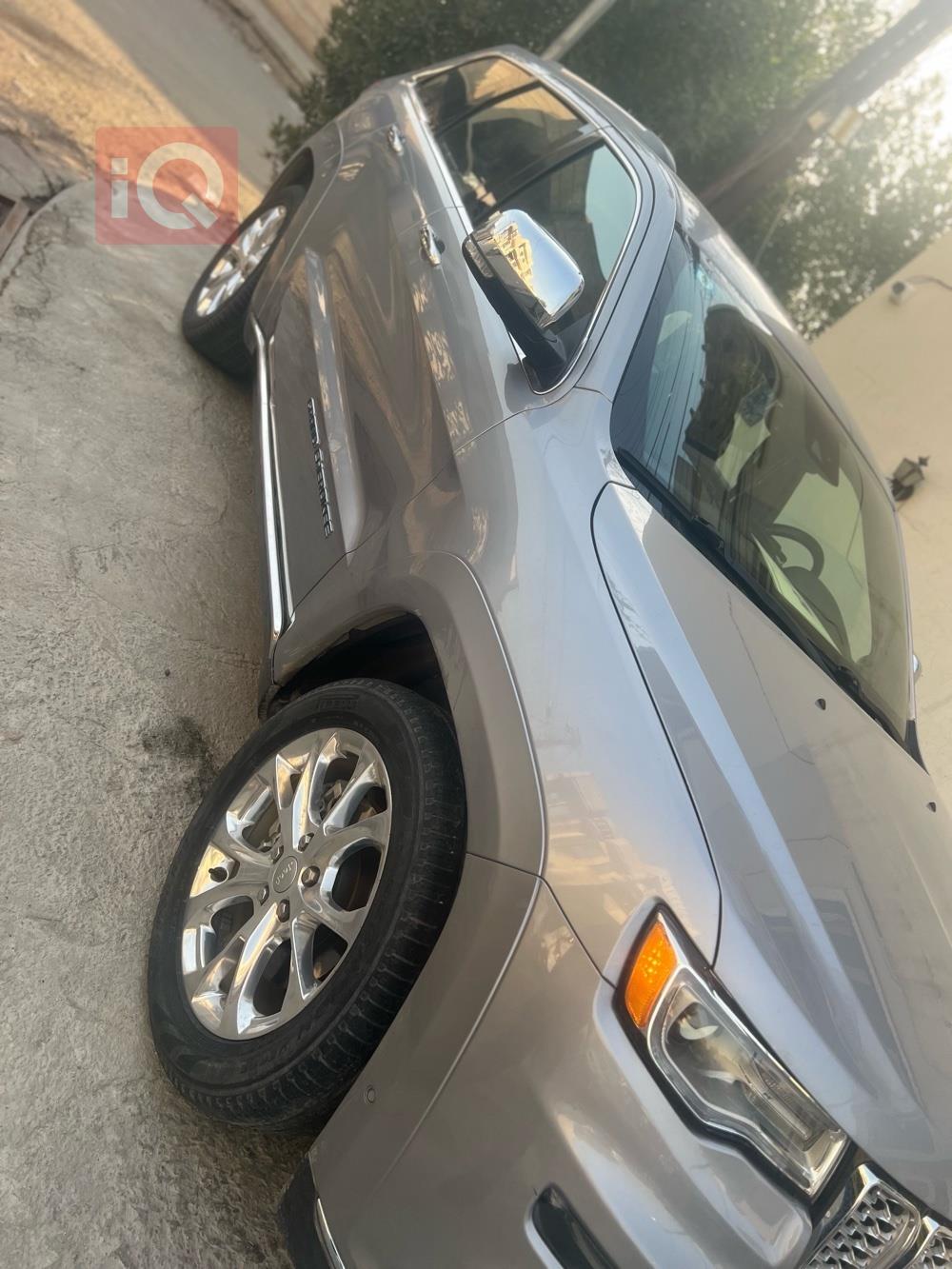 جیپ گراند شیرۆکی